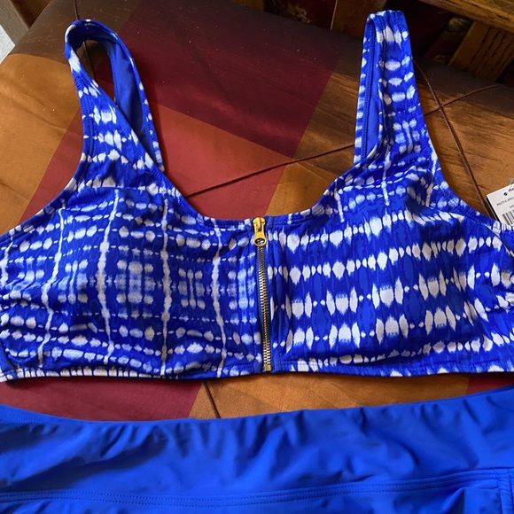 Plus size woman’s 3X 2 piece swimsuit with Attatched skirt - Picture 3 of 6